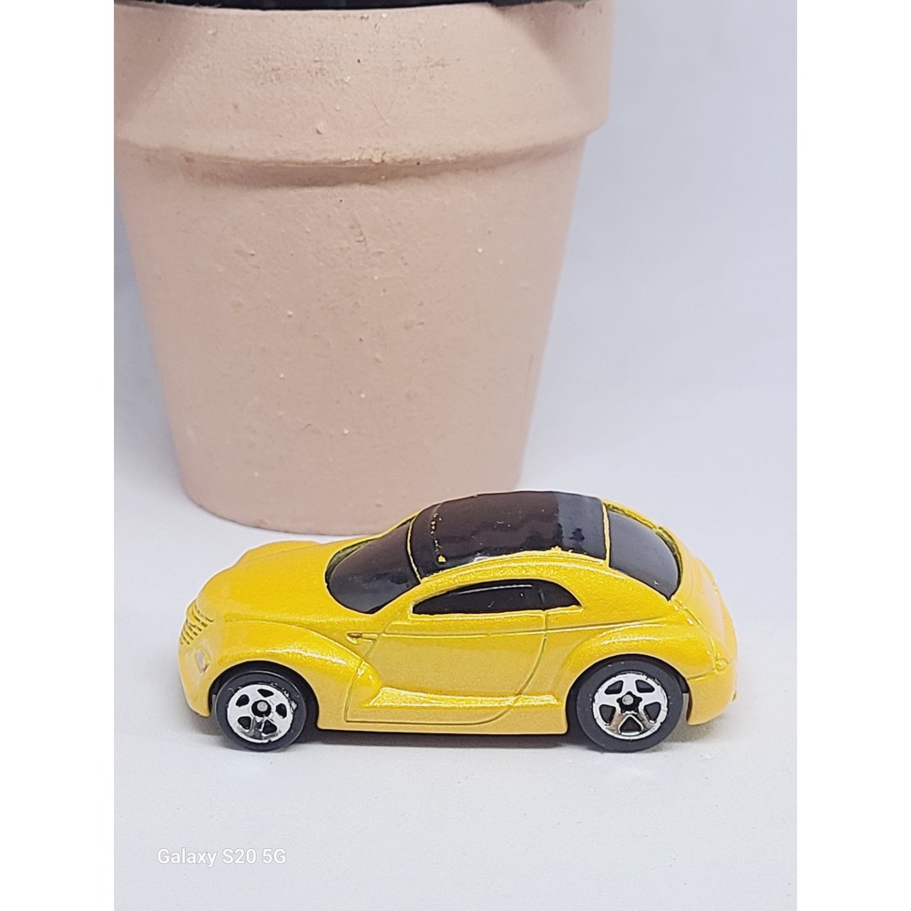 Hot Wheels Yellow Chrysler‎ PT Cruiser Diecast Car Toy Men Collectible Pre-Owned
